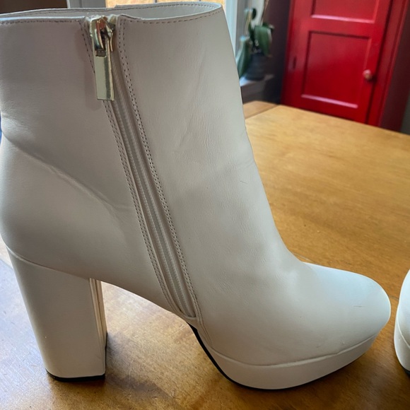Gorgeous Bamboo White Booties in EU size 40, 8 1/2 in US sizes. - Picture 3 of 5